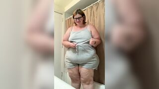 SSBBW strip and ass spread