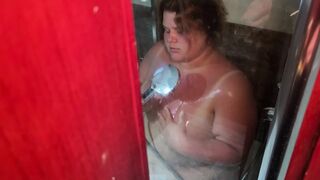 Massive cumshot for a tanned chubby hottie in the shower